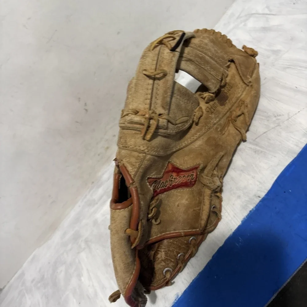 Mcgregor First Base MITT
